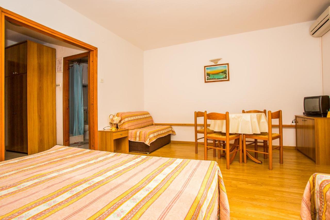 Apartmani Pava Omiš Buitenkant foto