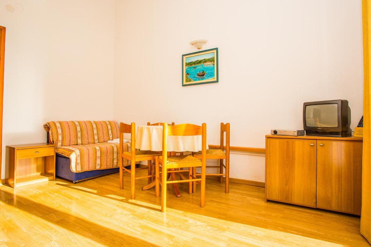 Apartmani Pava Omiš Buitenkant foto