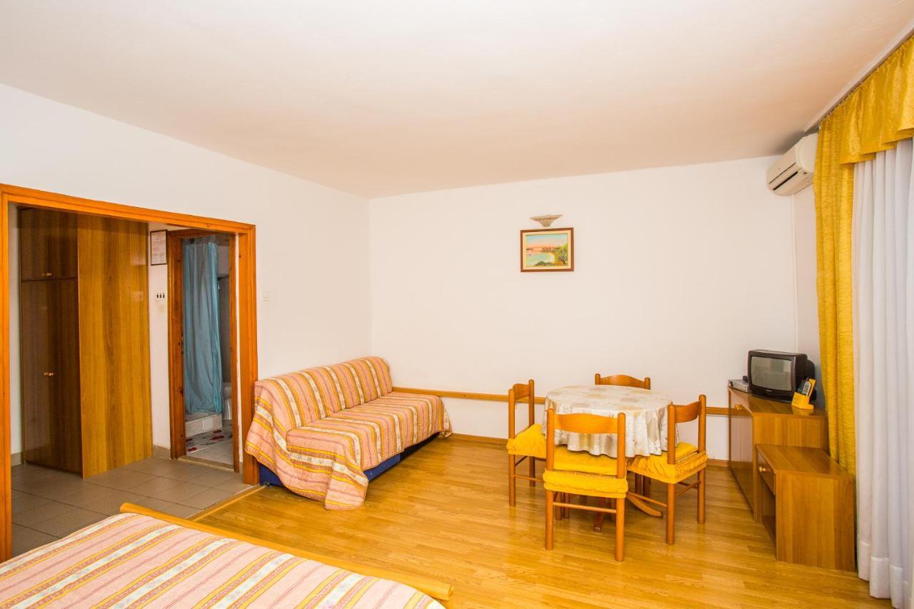 Apartmani Pava Omiš Buitenkant foto
