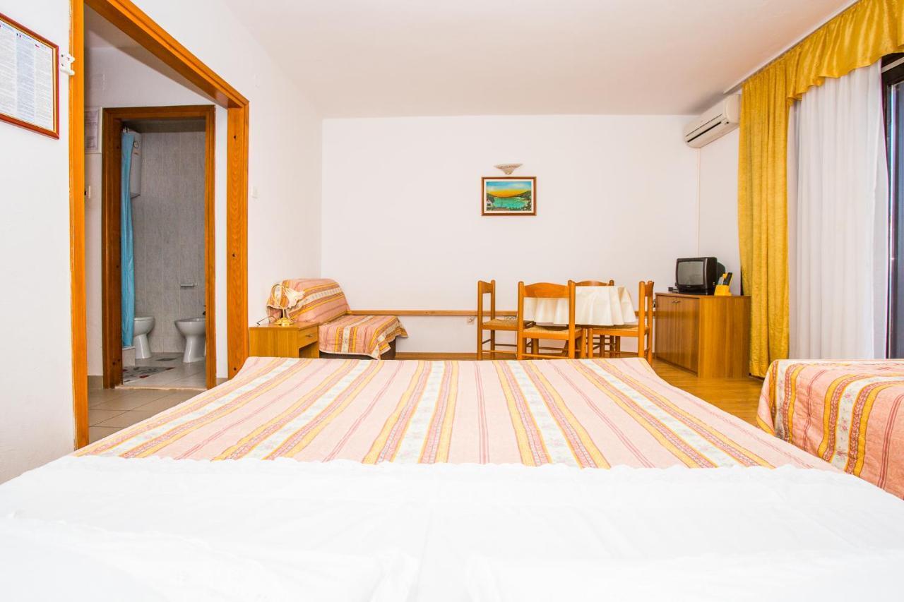 Apartmani Pava Omiš Buitenkant foto