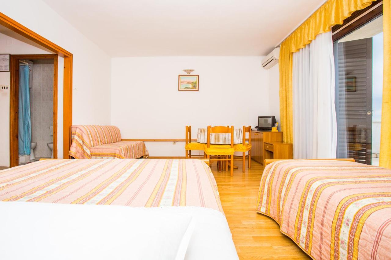 Apartmani Pava Omiš Buitenkant foto