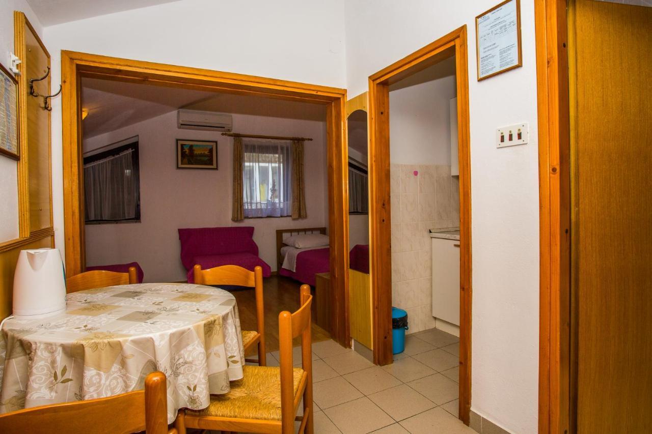 Apartmani Pava Omiš Buitenkant foto