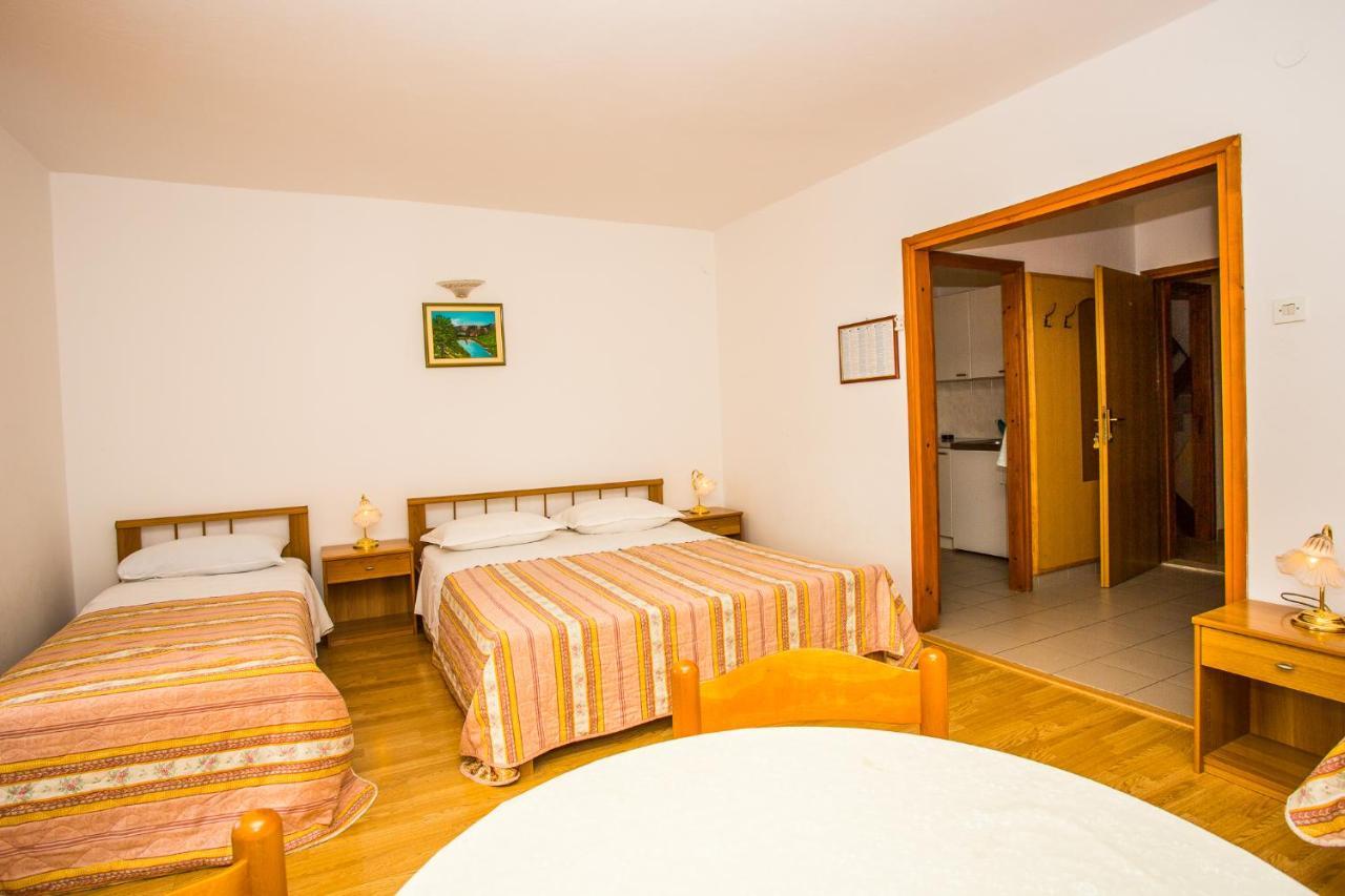 Apartmani Pava Omiš Buitenkant foto