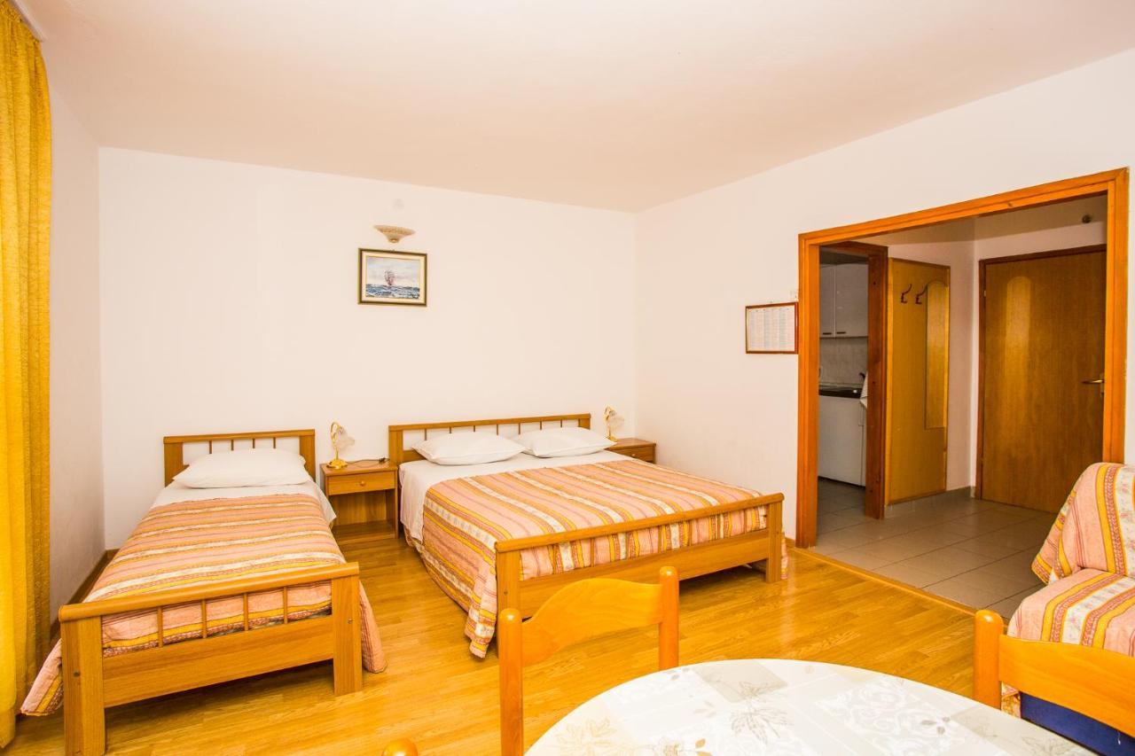 Apartmani Pava Omiš Buitenkant foto